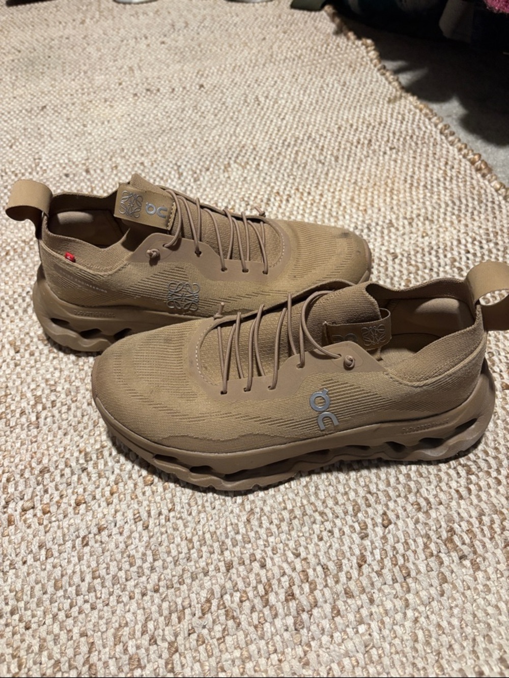 On Running Cloudtilt Loewe Dark Sand